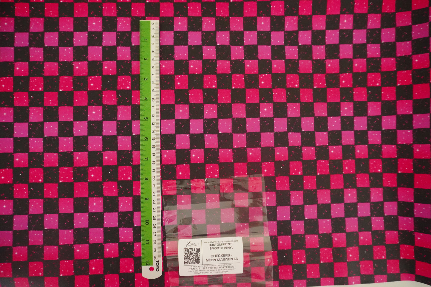 CHECKERED - NEON MAGNENTA