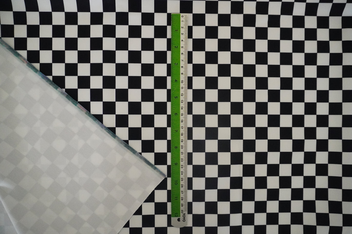 CHECKERED - MONOCHROME