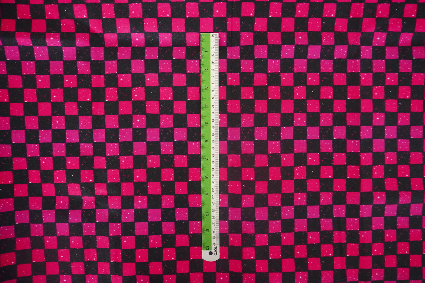 CHECKERED - NEON MAGNENTA